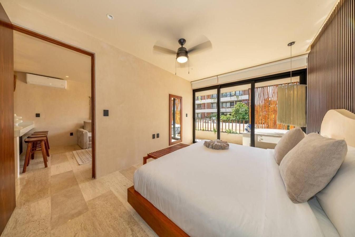 Modern 1br W Private Jacuzzi Pool Balcony
