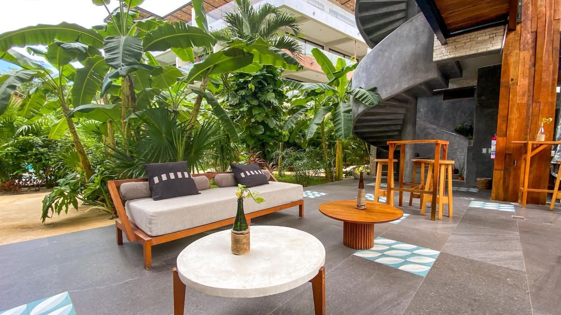 Apartment Hideaway With Private Pool *