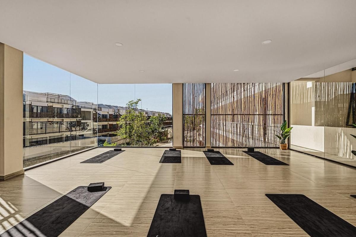 Apartment Quiet 2br Penthouse W Private Pool And Gym, Cowork *
