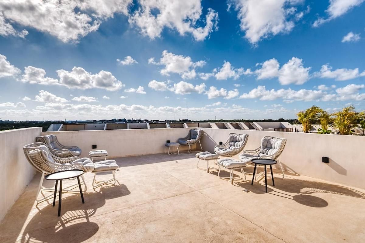 Apartment Quiet 2br Penthouse W Private Pool And Gym, Cowork *
