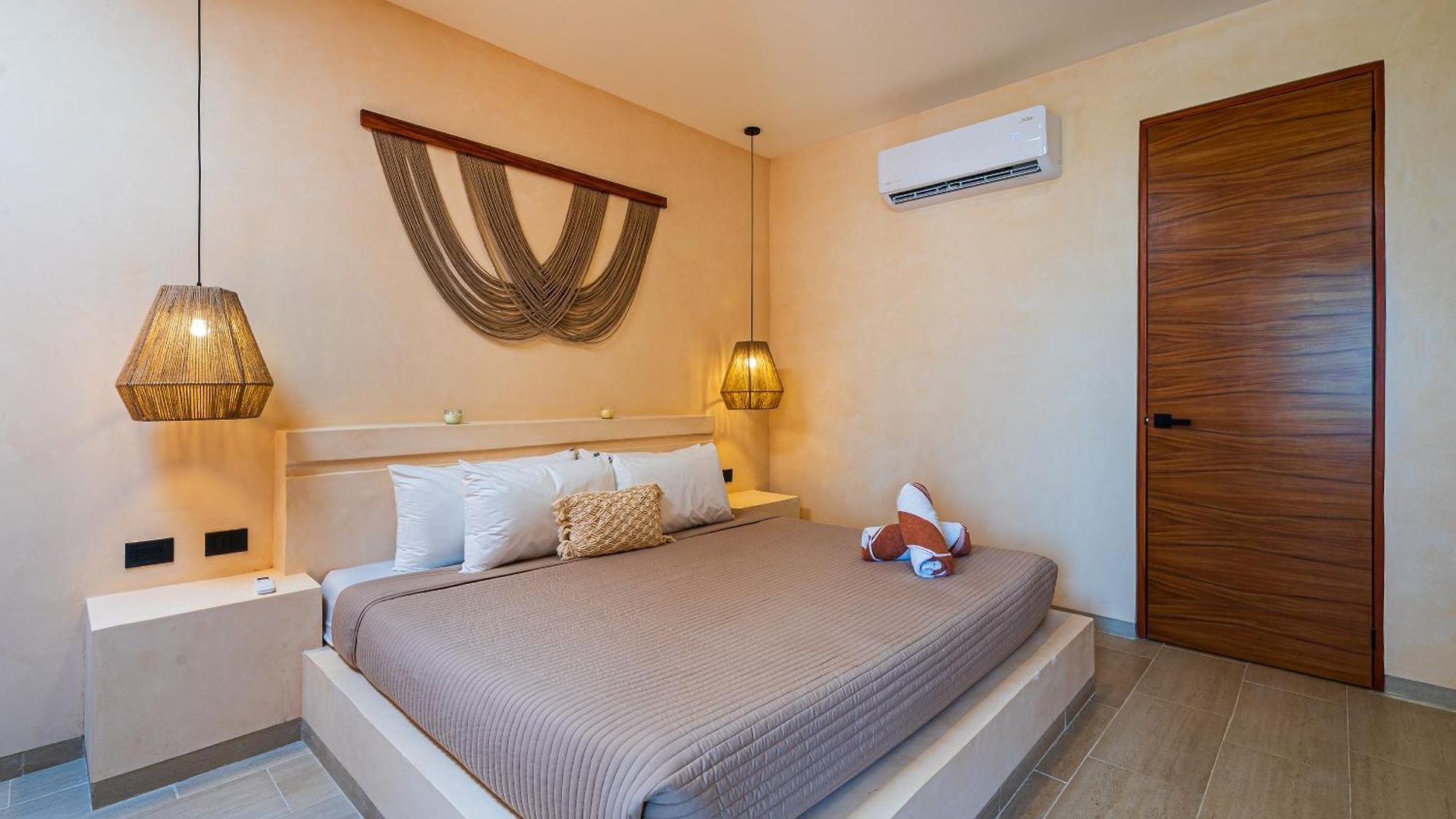 2 Bedrooms, Rooftop & Pool At La Veleta *
