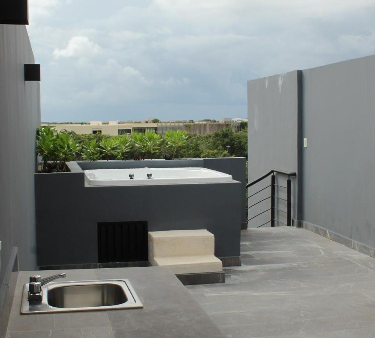 2 Bed Penthouse Private Rooftop