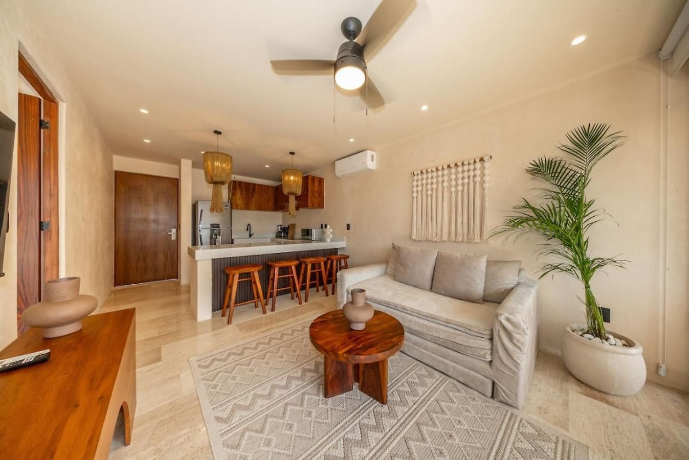 Apartment Modern 1br W Private Jacuzzi Pool Balcony