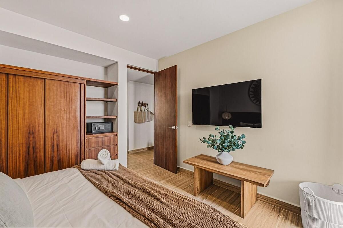 Quiet 2br Penthouse W Private Pool And Gym, Cowork *