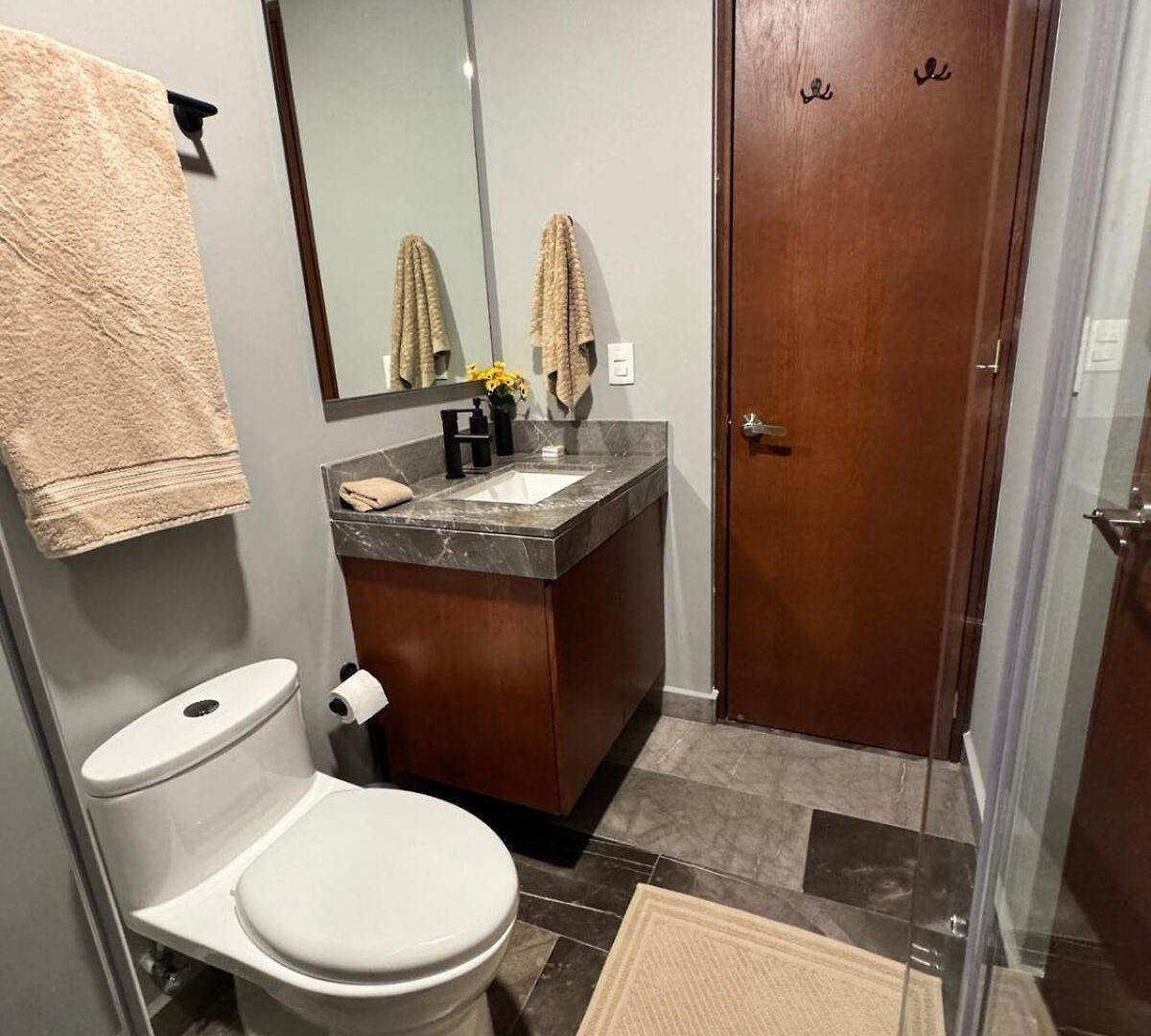 2 Bed Penthouse Private Rooftop *
