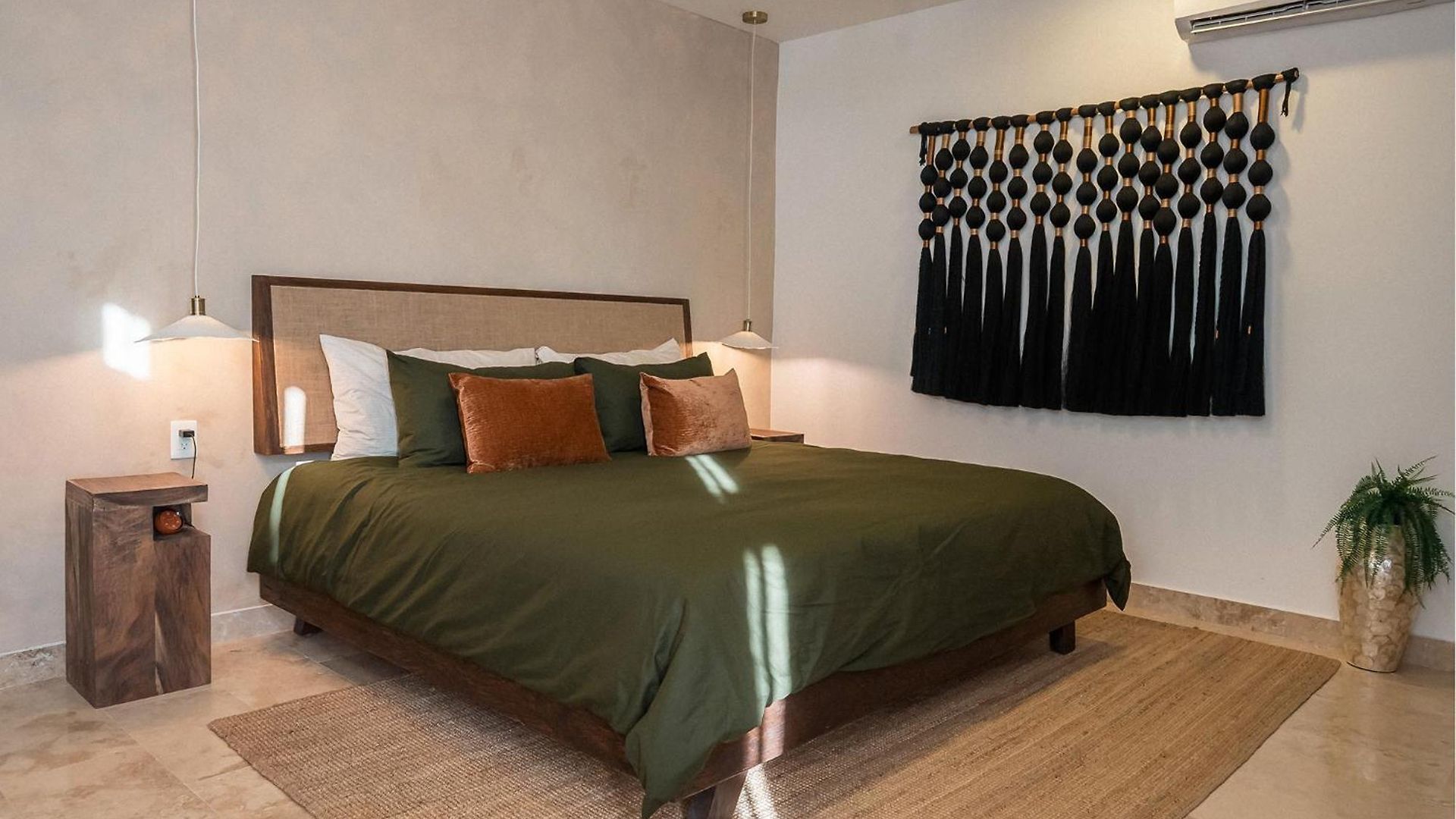 2-story Penthouse With Private Jacuzzi 5 Min *