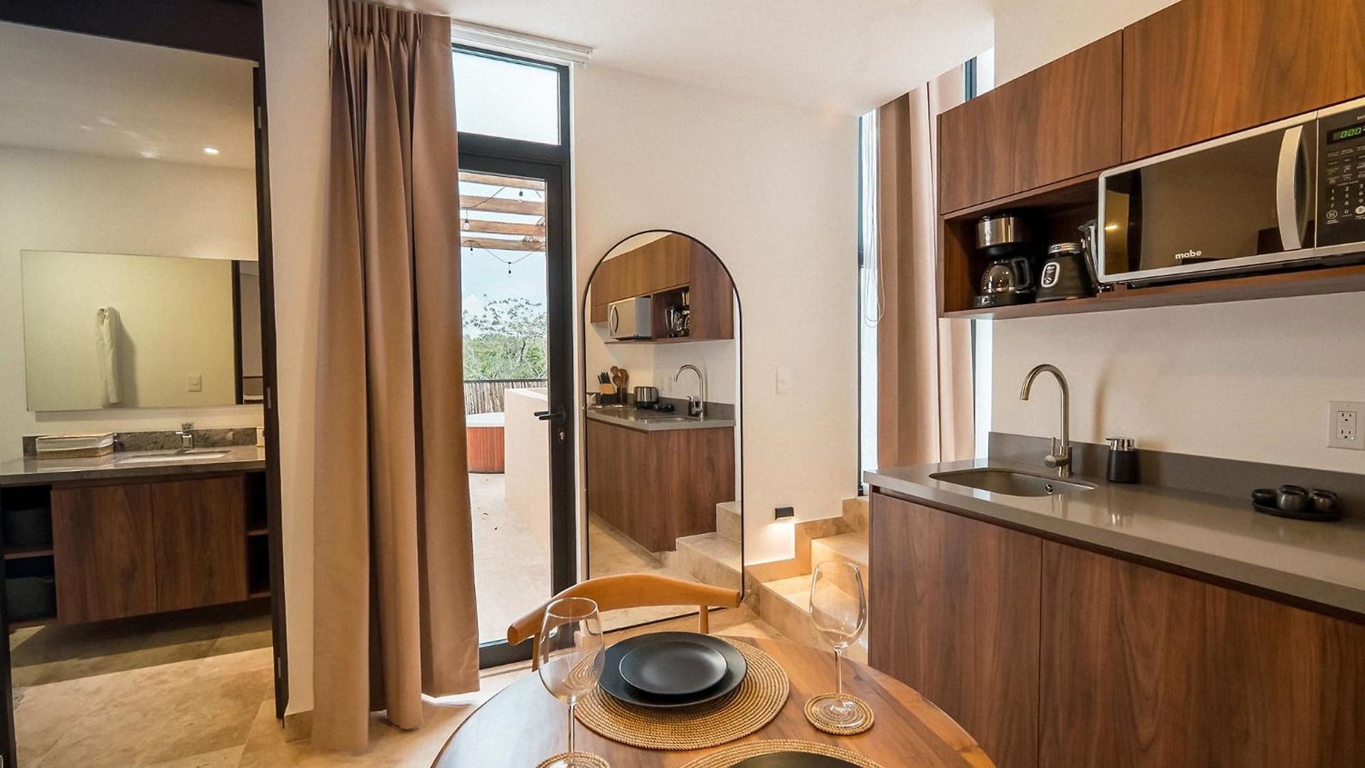 2-story Penthouse With Private Jacuzzi 5 Min