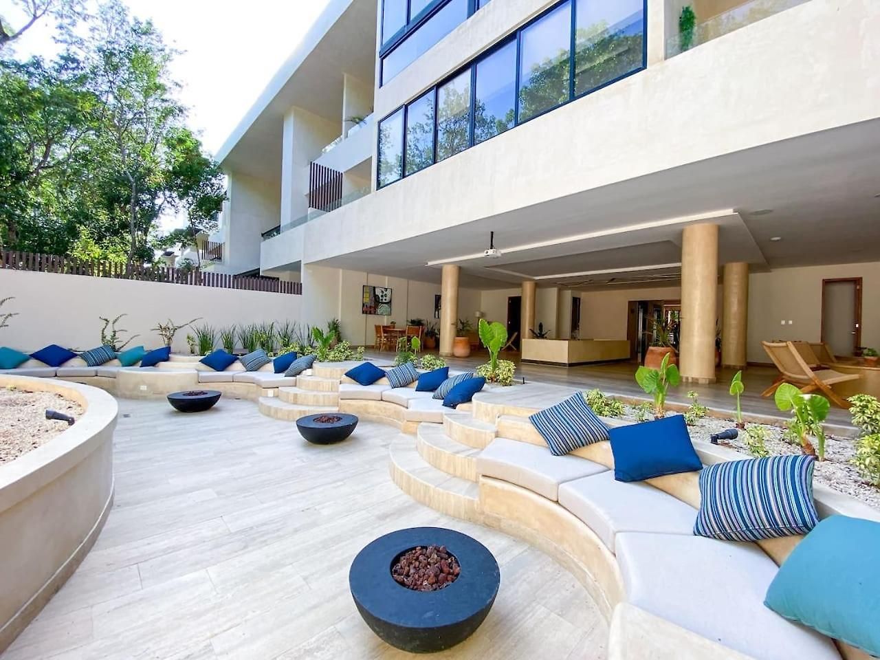 Apartment Chic Retreat With Wellness Amenities