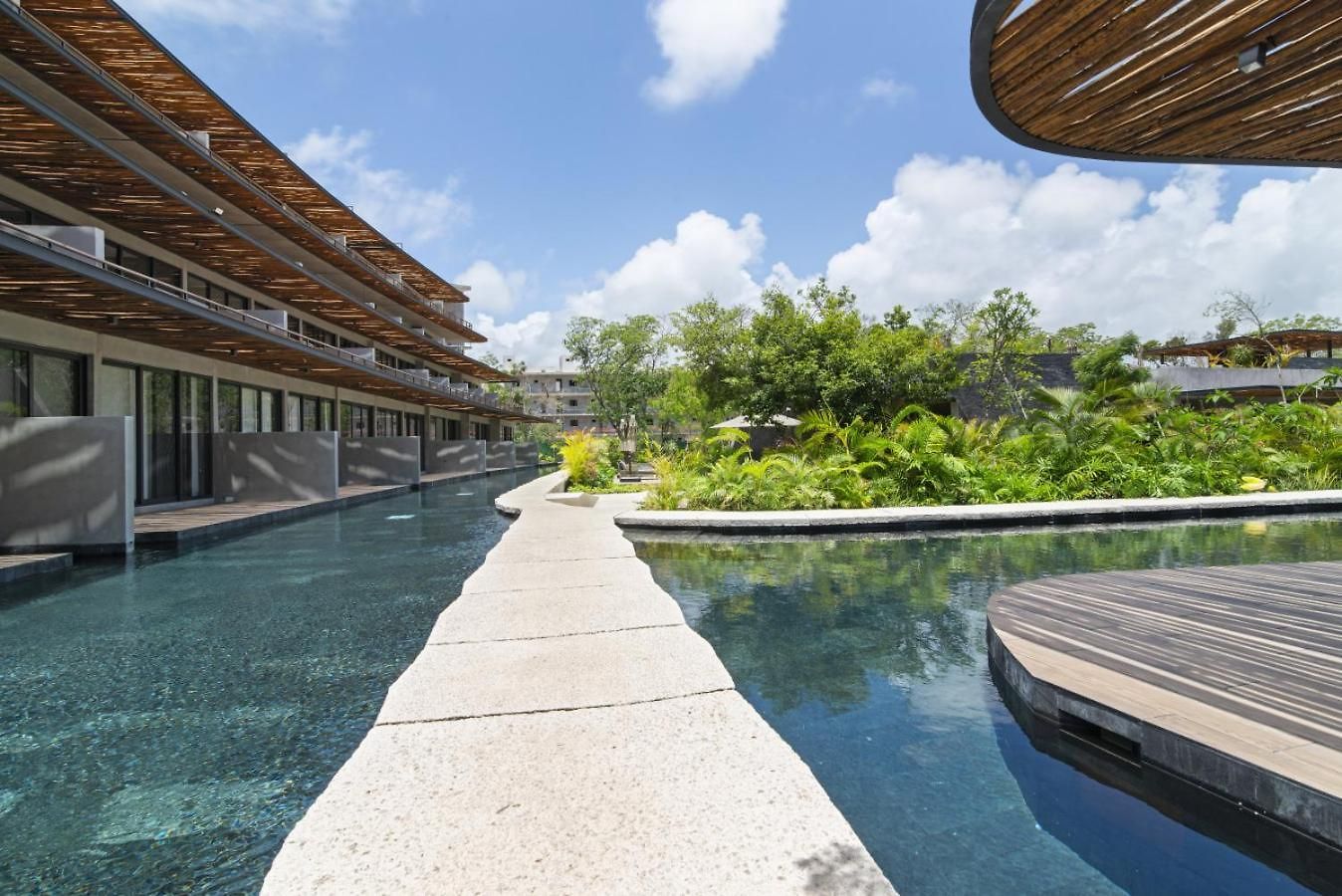 Nuju - Beutiful With Swimout-gym-rooftop-pool Apartment