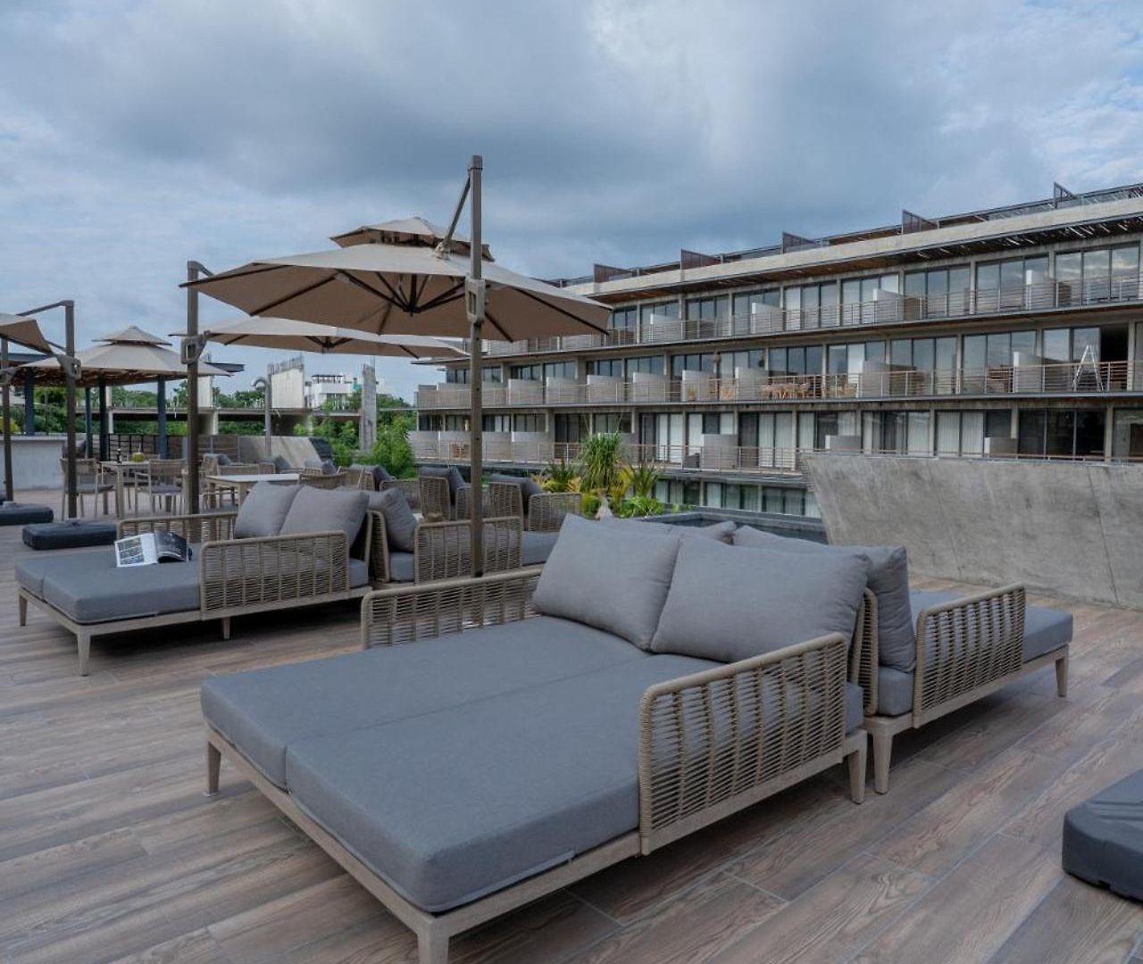 Nuju - Beutiful With Swimout-gym-rooftop-pool