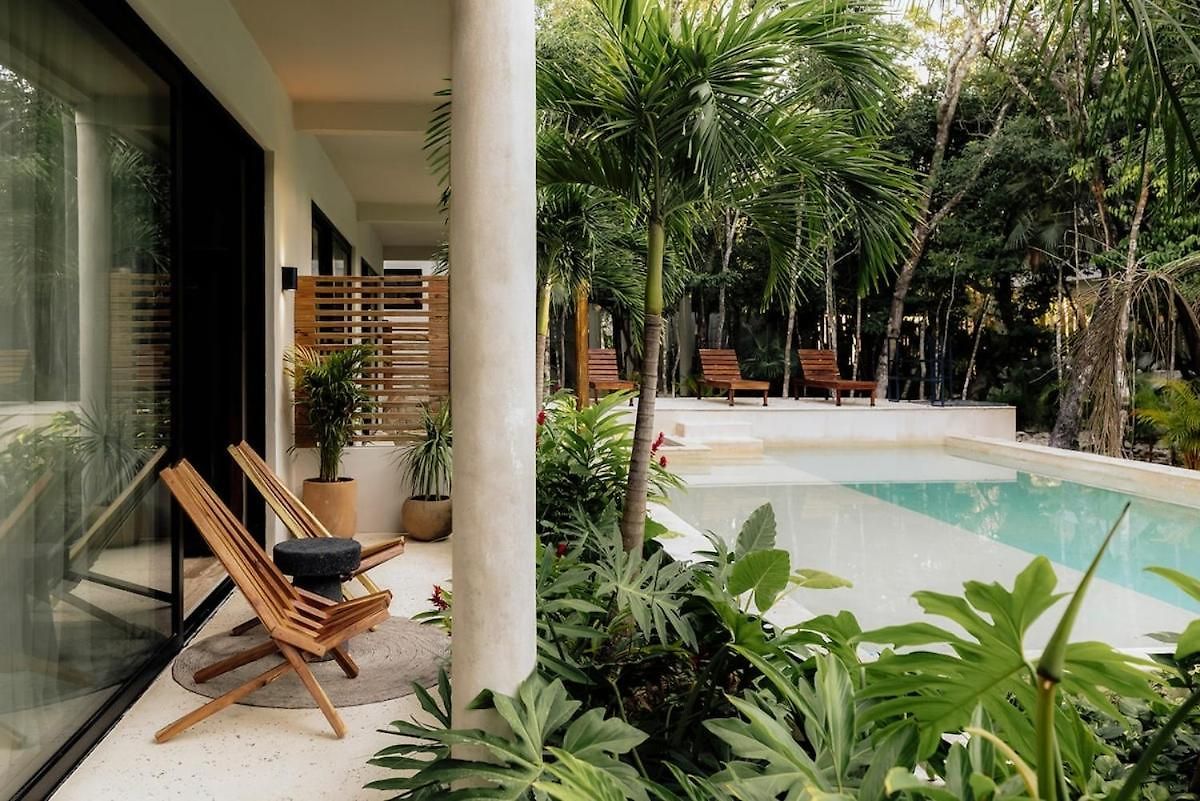 Attha Bliss Swim Up Apartment