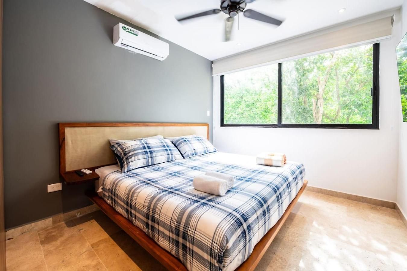 2br Retreat Rooftop Pool Gym Movie Theatre Apartment