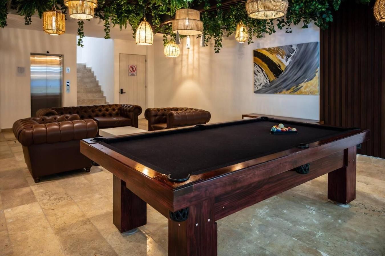 2br Retreat Rooftop Pool Gym Movie Theatre