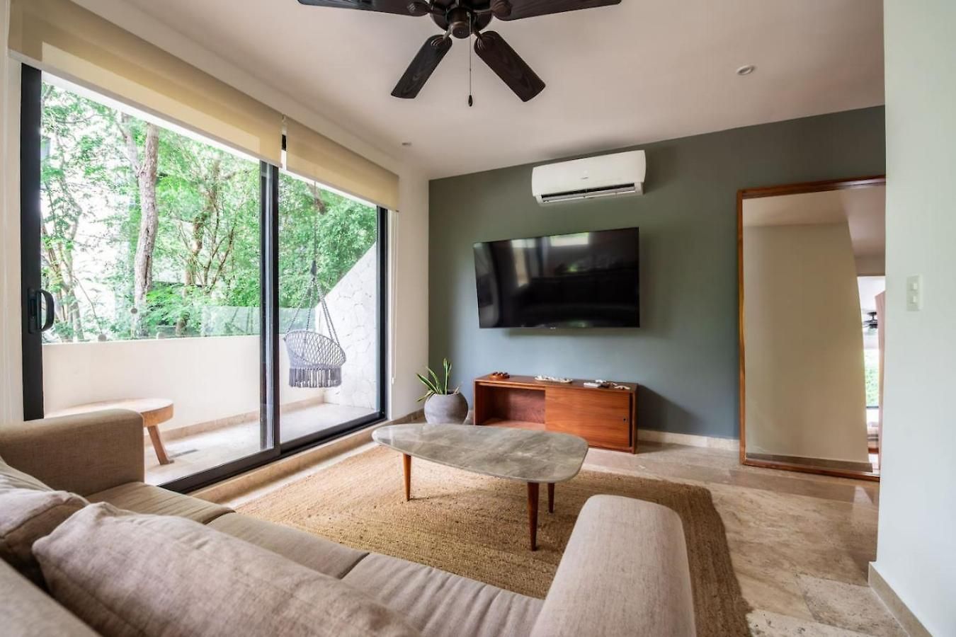 Apartment 2br Retreat Rooftop Pool Gym Movie Theatre *