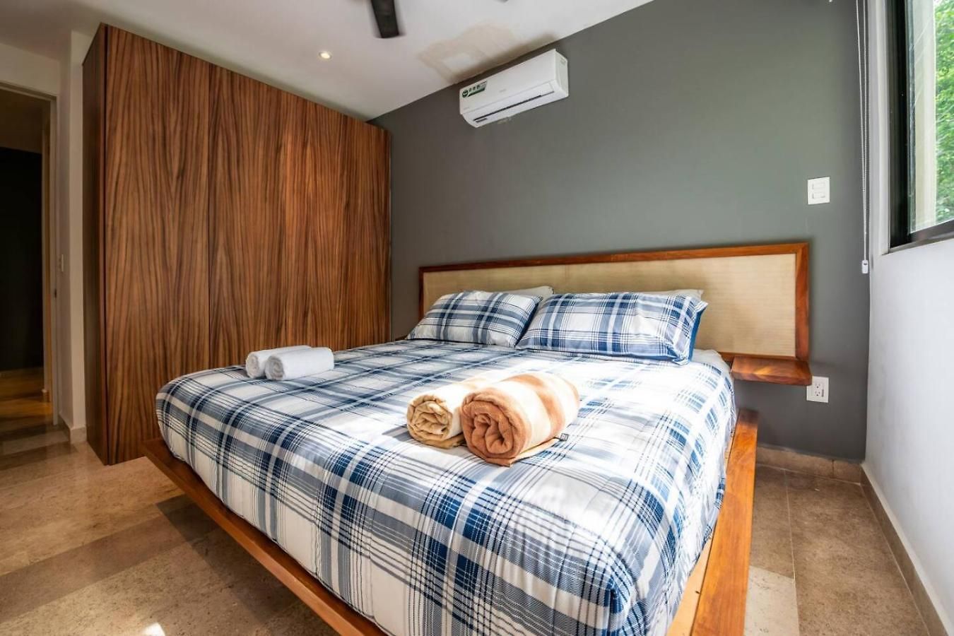 2br Retreat Rooftop Pool Gym Movie Theatre Apartment *
