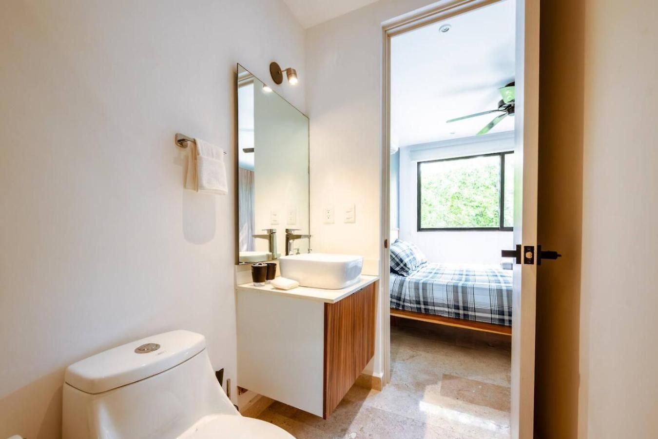 2br Retreat Rooftop Pool Gym Movie Theatre Apartment