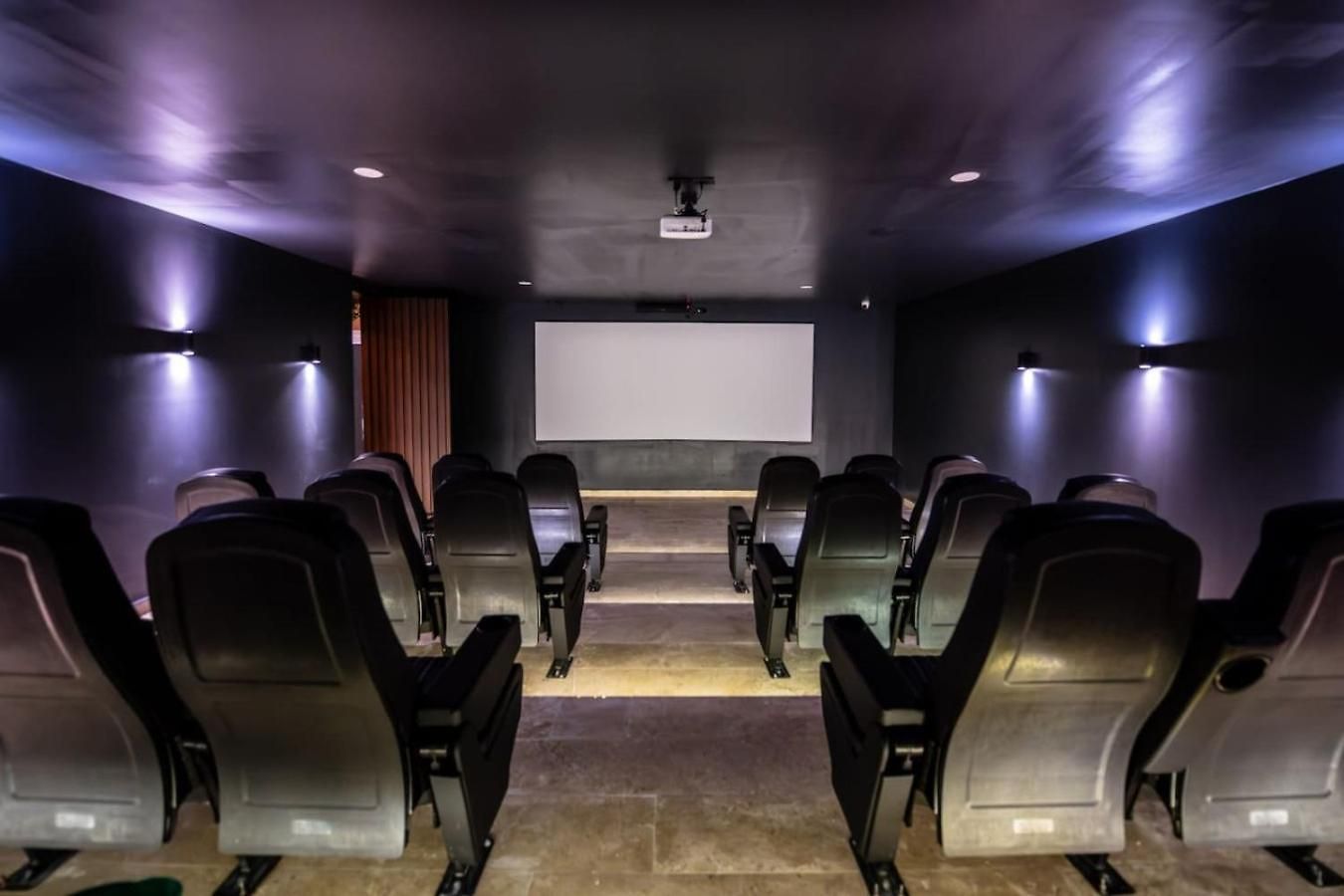 2br Retreat Rooftop Pool Gym Movie Theatre Apartment *