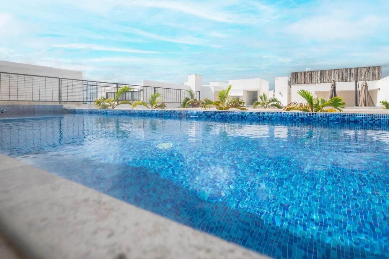2br Retreat Rooftop Pool Gym Movie Theatre Apartment *