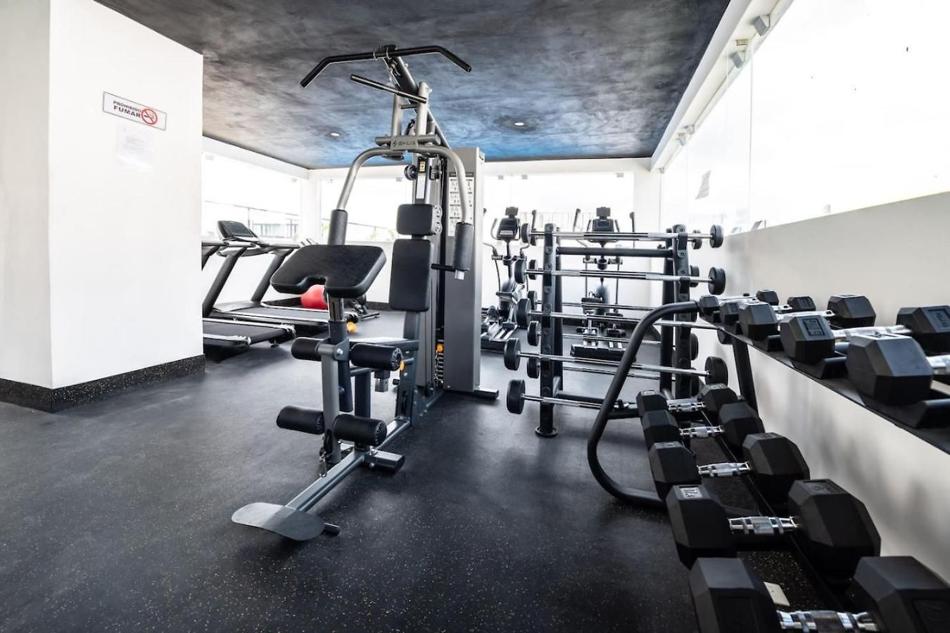 Apartment 2br Retreat Rooftop Pool Gym Movie Theatre