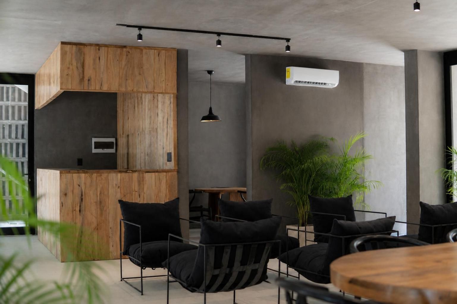 Romantic Jungle Studio, Rooftop Pool & Lounge