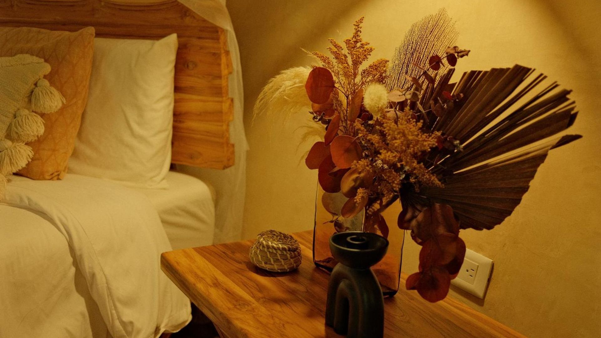 Lodge Romantic Star Bath Suite, Cave Pool & Yoga Center *