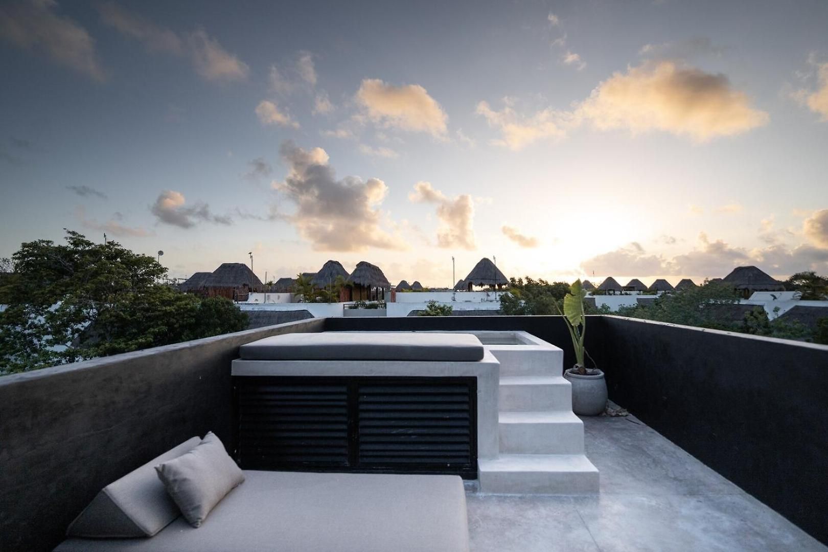The Four Luxury Villas, 8 Pools, 15 Brs, 38 Pax Villa
