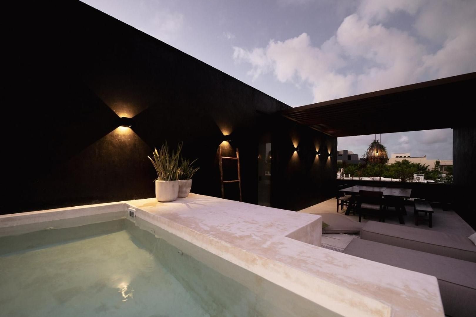 The Four Luxury Villas, 8 Pools, 15 Brs, 38 Pax Villa *