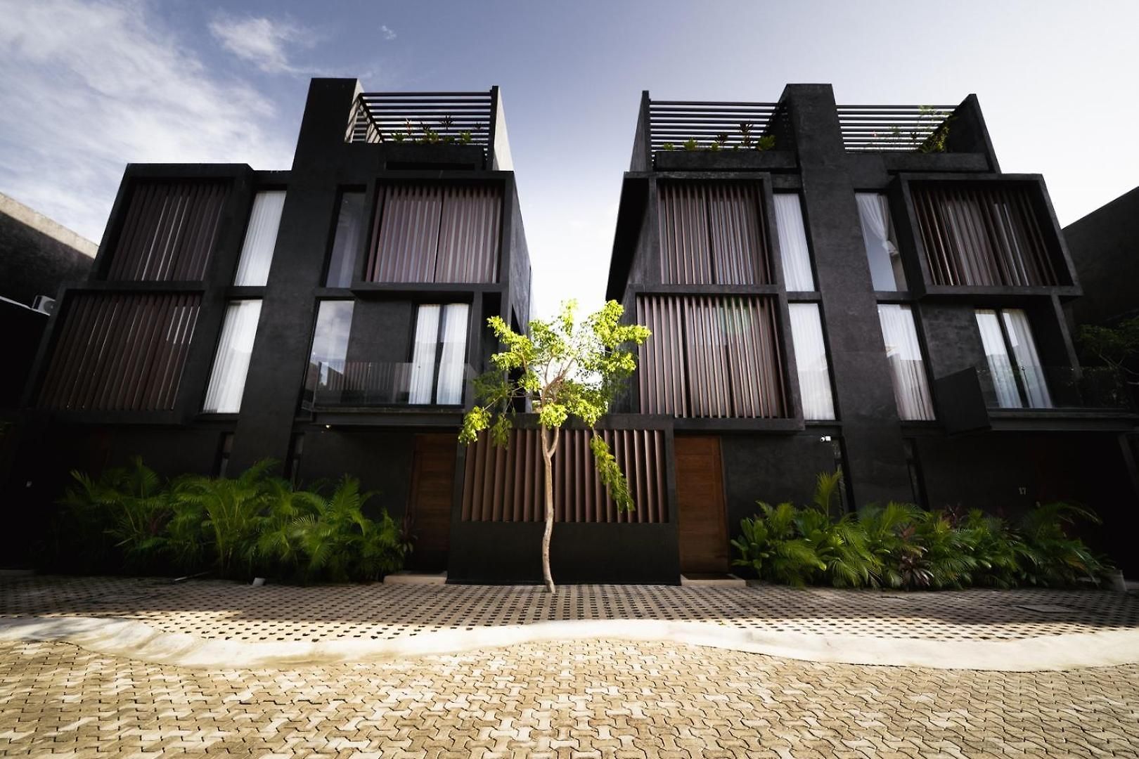 The Four Luxury Villas, 8 Pools, 15 Brs, 38 Pax Villa