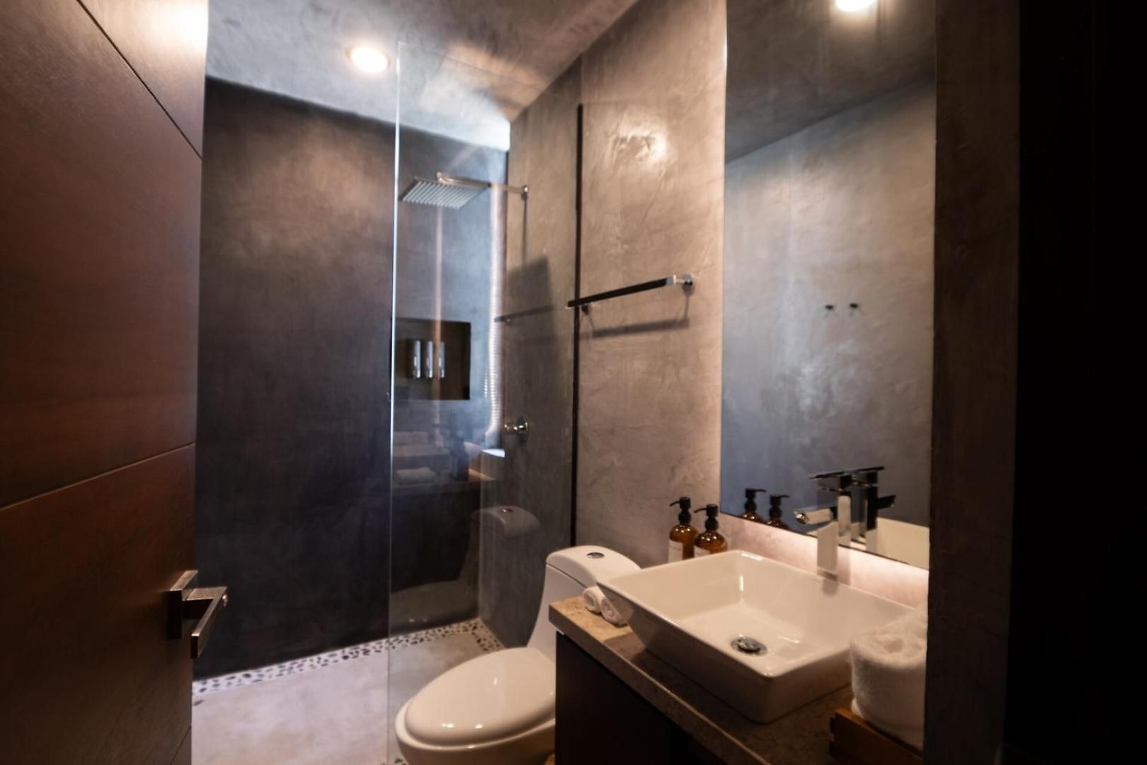 The Four Luxury Villas, 8 Pools, 15 Brs, 38 Pax Villa