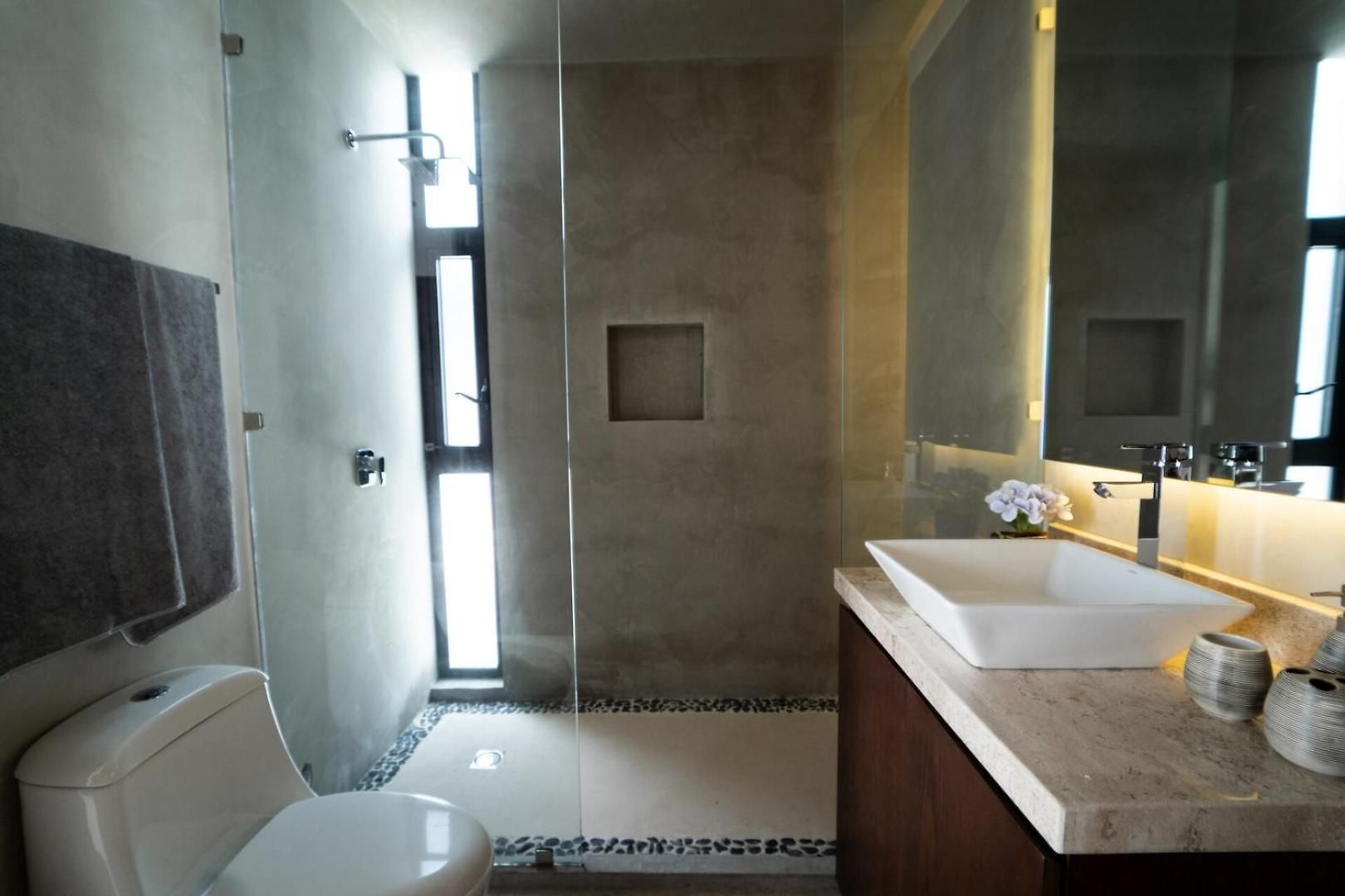 The Four Luxury Villas, 8 Pools, 15 Brs, 38 Pax *