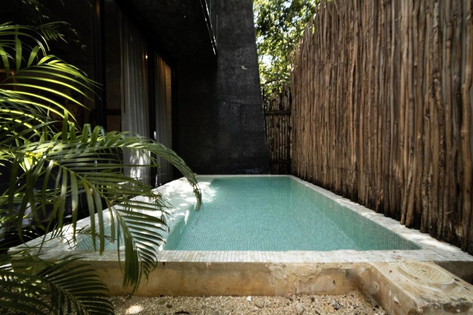 The Four Luxury Villas, 8 Pools, 15 Brs, 38 Pax *