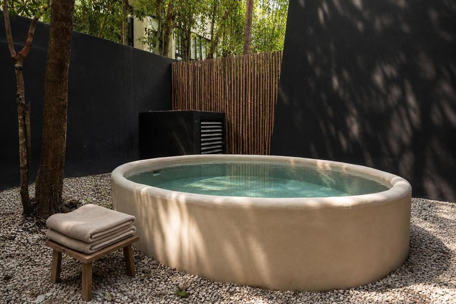 The Four Luxury Villas, 8 Pools, 15 Brs, 38 Pax