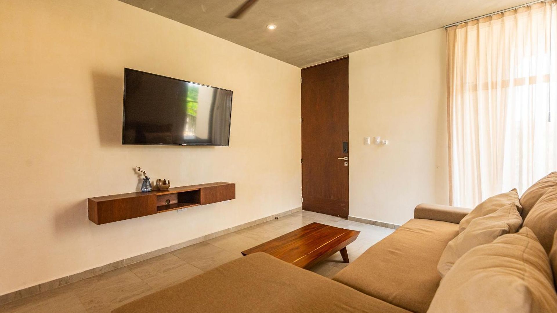 Aruna Apartment