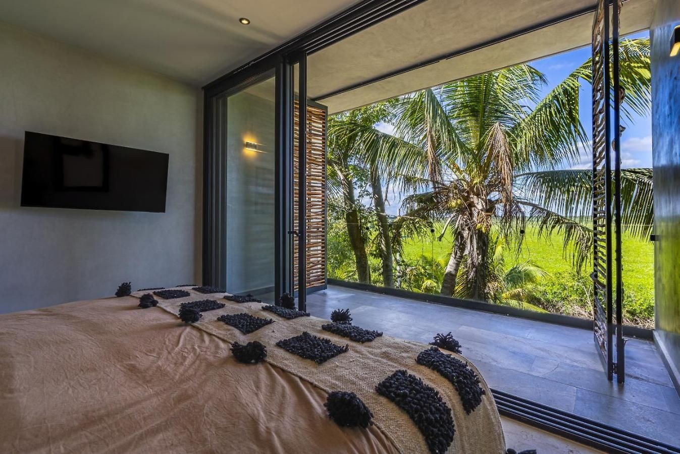 Luxury Beachfront 3br Tulum
