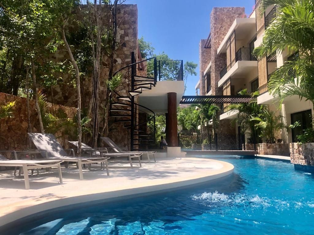 In Aldea Zama, Work & Pool, Long