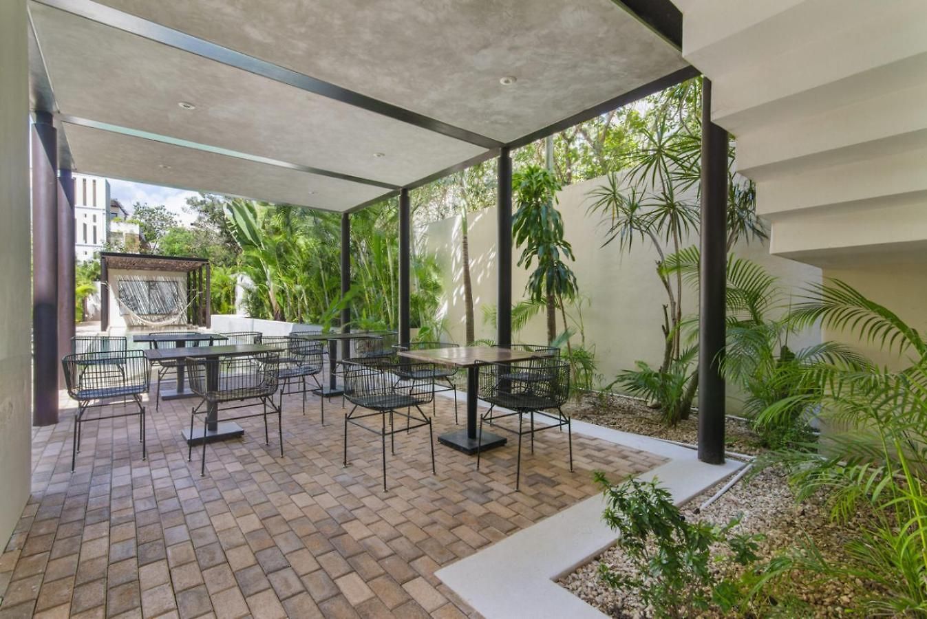 Aruna Apartment *