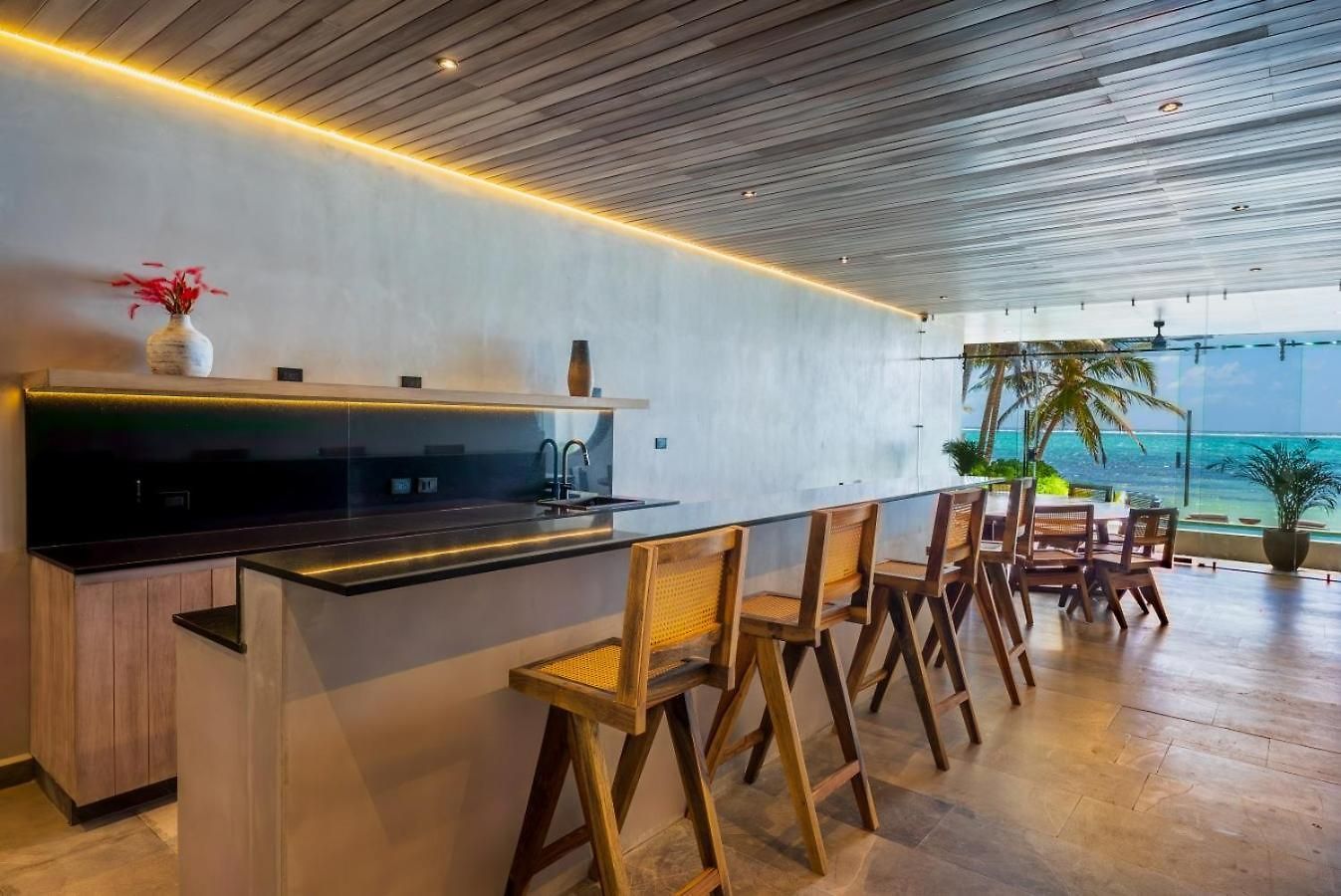 Luxury Beachfront 3br Apartment