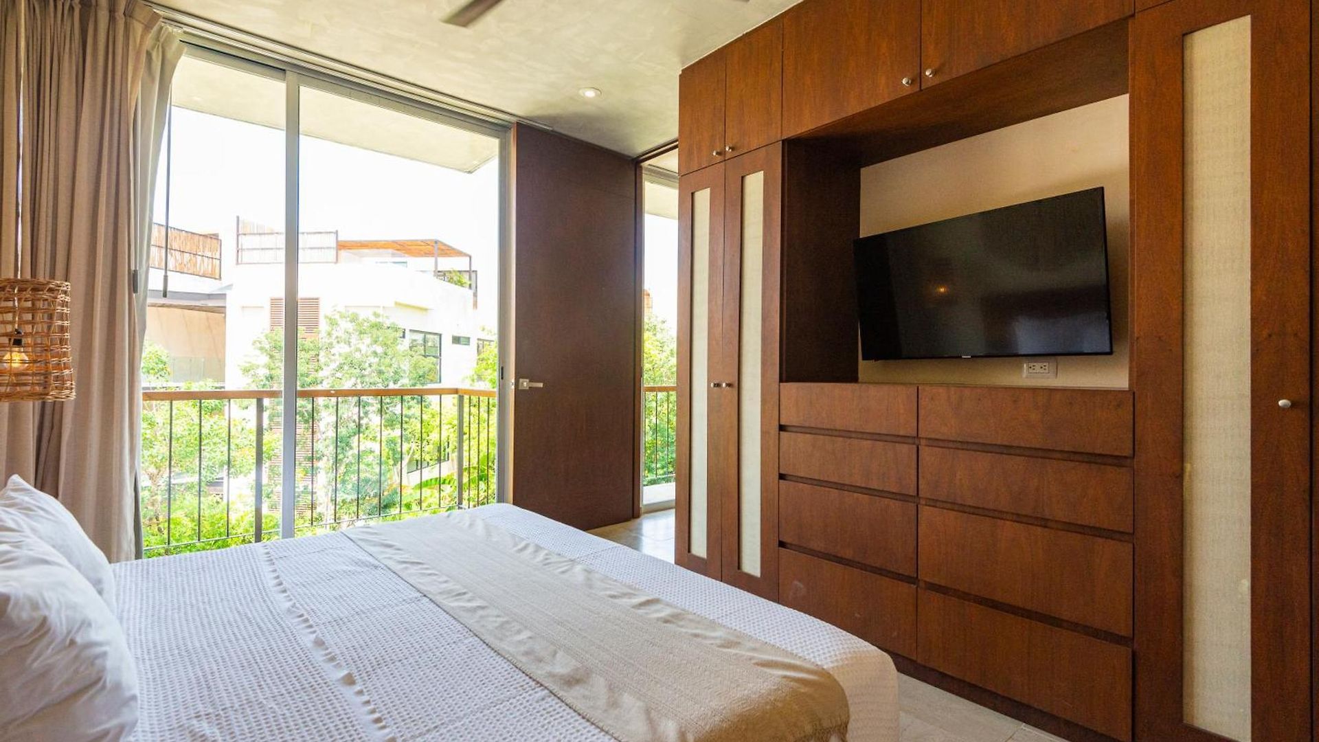 Aruna Apartment *