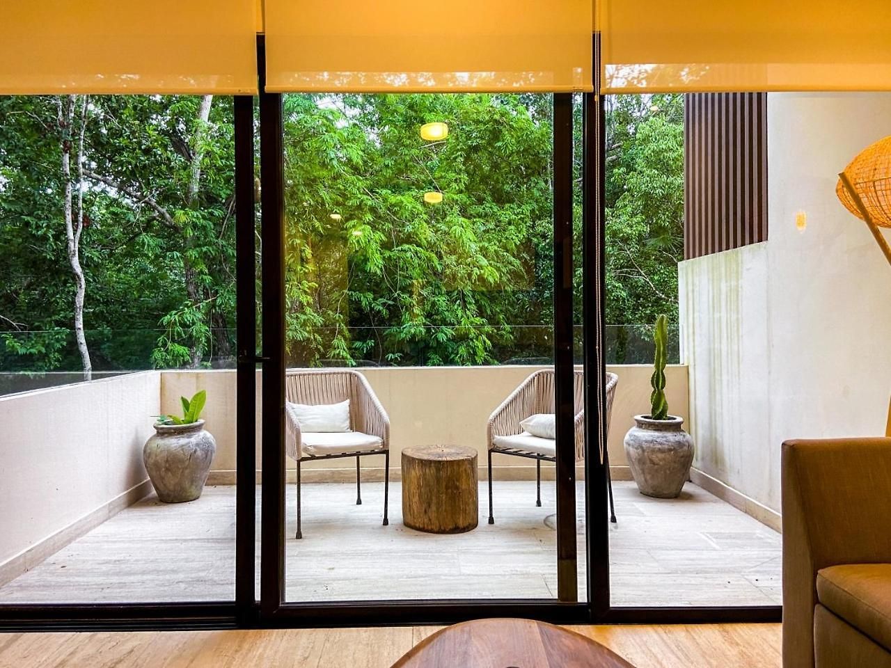 Apartment Chic Retreat With Wellness Amenities