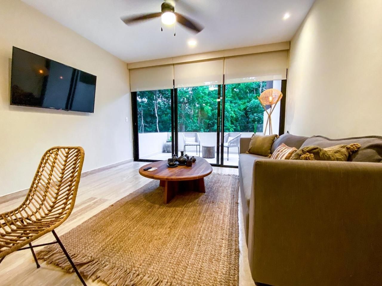 Chic Retreat With Wellness Amenities Apartment *