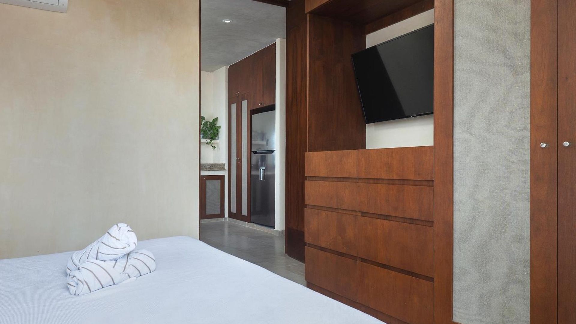 Aruna Apartment *