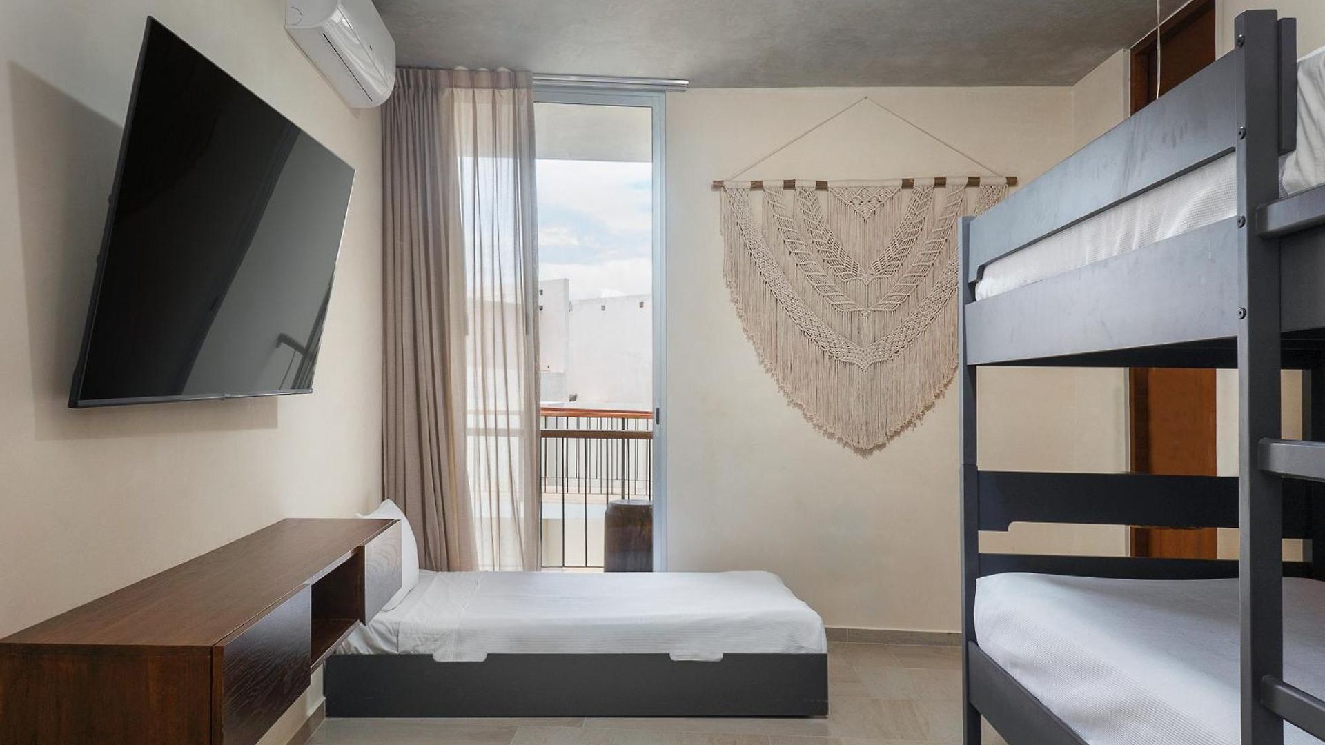 Aruna Apartment