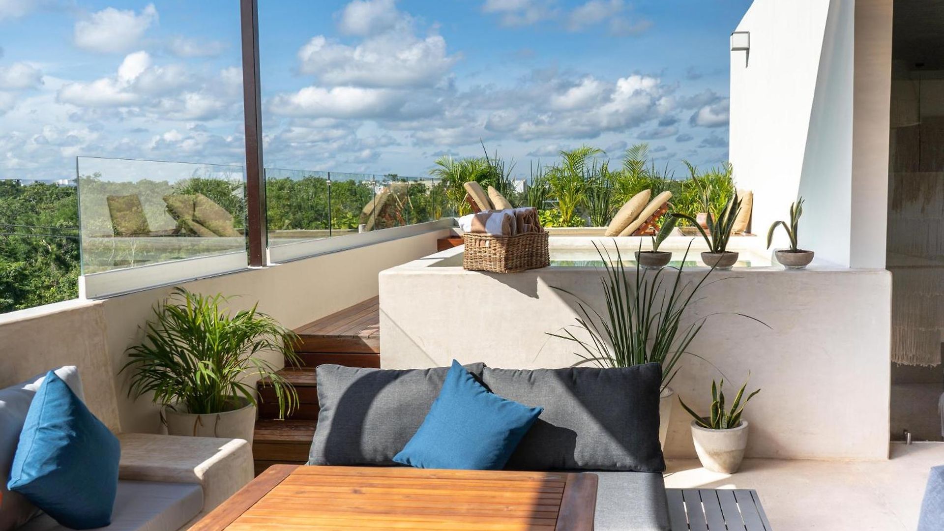 Aruna Tulum