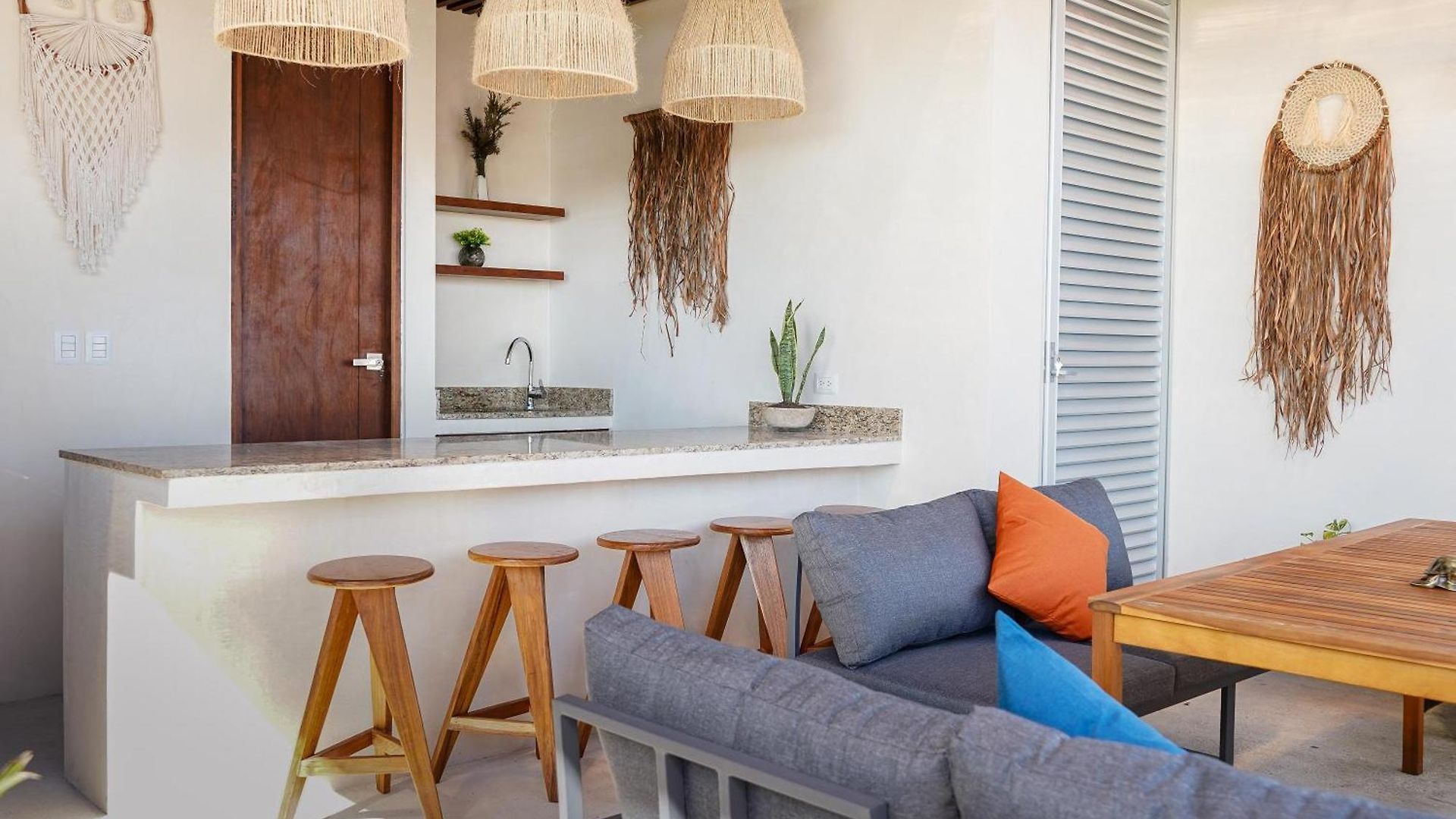 Aruna Apartment *