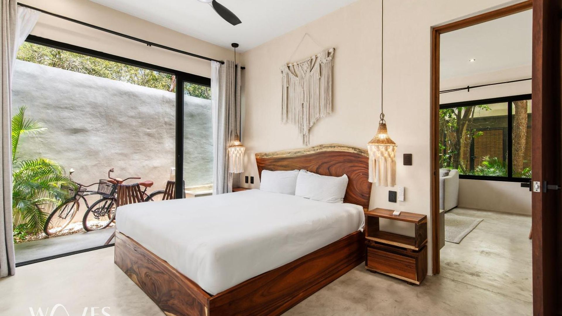 Hk By Waves Apartment