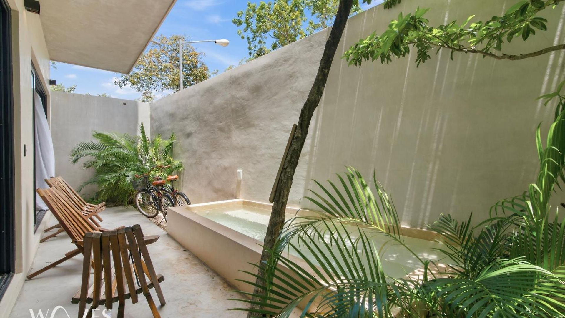 Hk By Waves Tulum