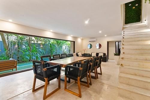 Villa Mayas *