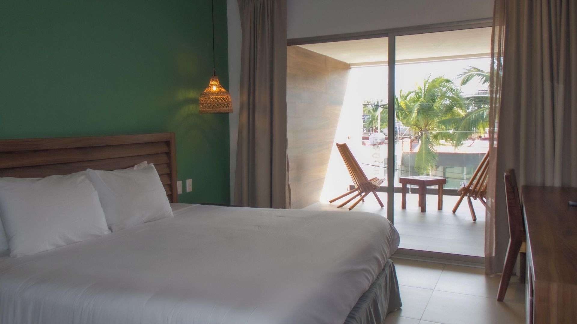 By Ihg