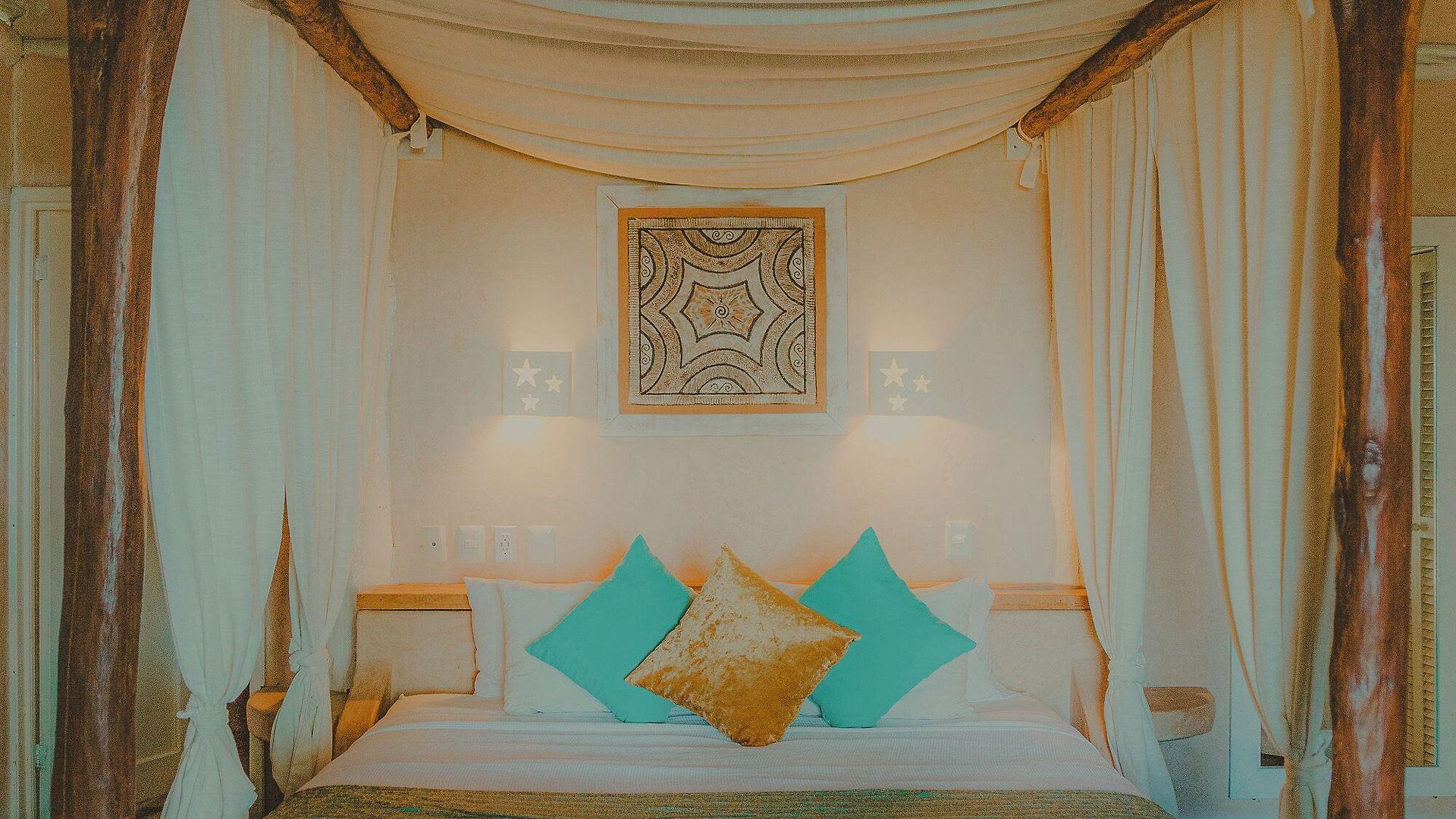 Estrellas - Located At The Party Zone Hotel