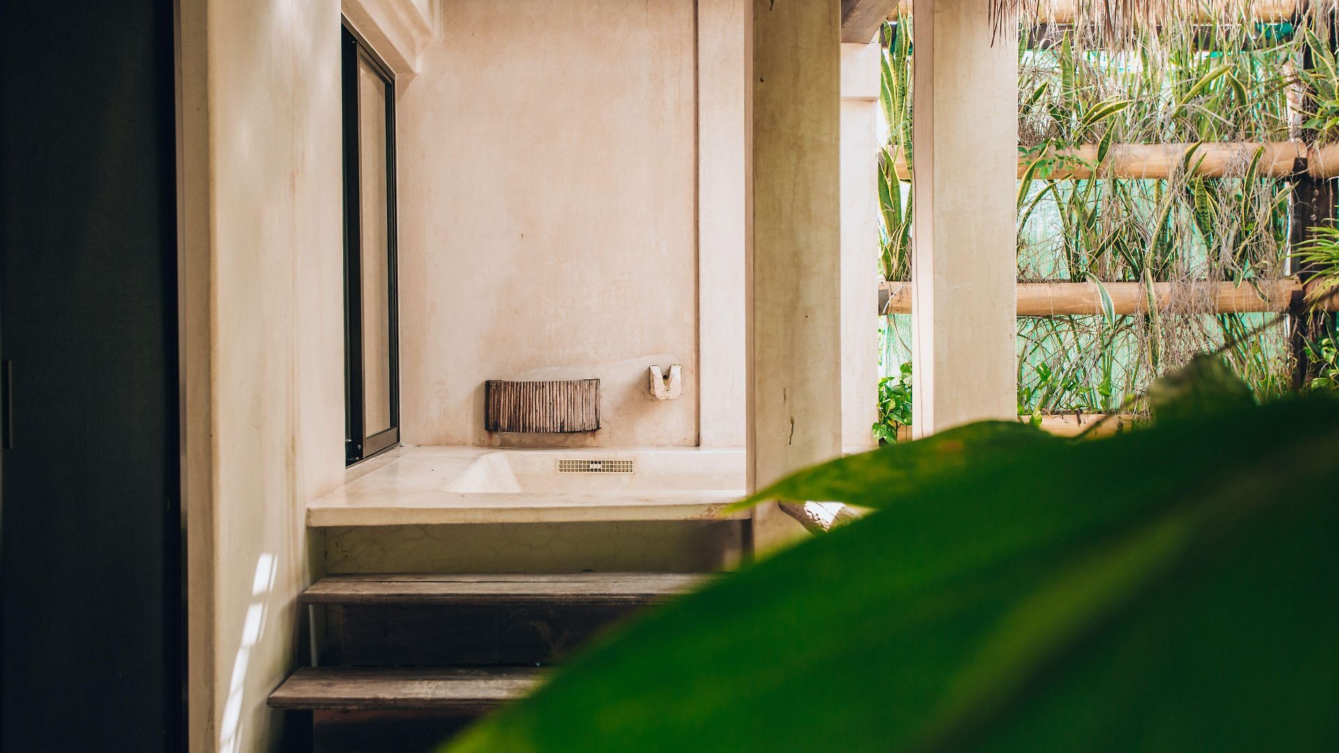 Orchid House Jungle Hotel